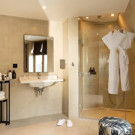 Le 10 Bis Hotel 4*